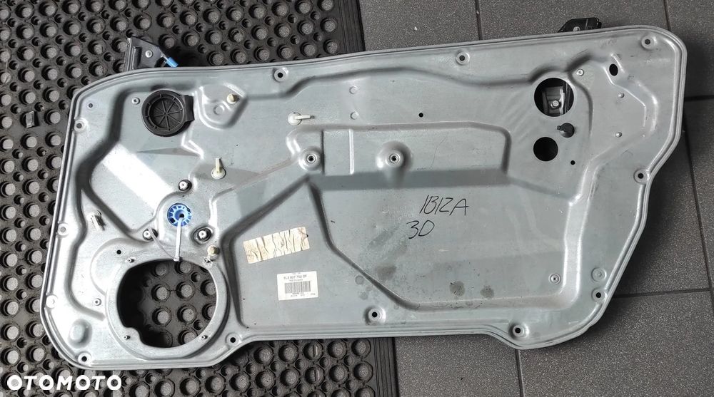 PODNOŚNIK SZYBY PRAWY PRZEDNI SEAT IBIZA 6L3837752