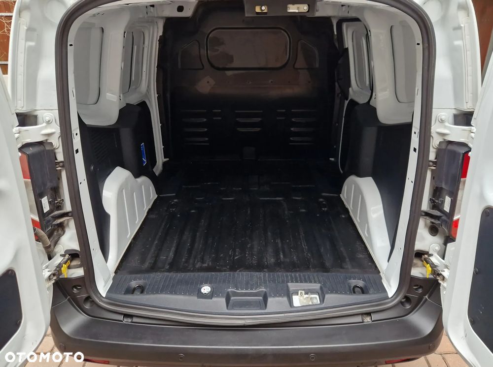 Ford Transit Courier - 9