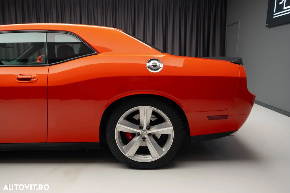 Dodge Challenger - 11