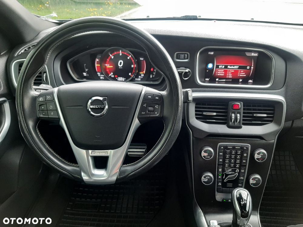 Volvo V40 D3 Geartronic RDesign - 16