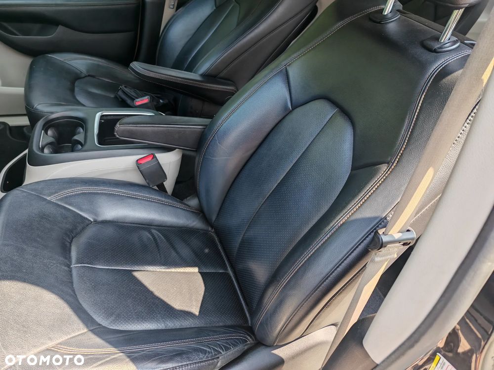 Chrysler Pacifica - 6