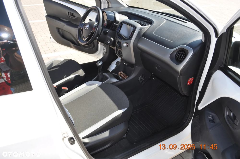 Toyota Aygo x-play touch - 24