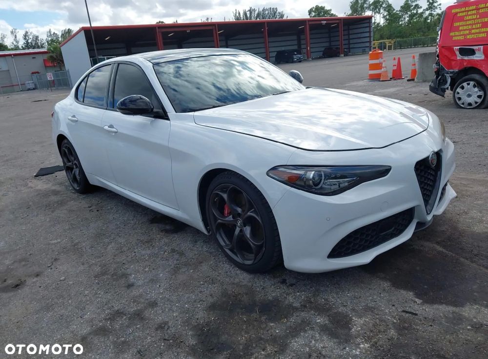 Alfa Romeo Giulia 2.0 Turbo 16V AT8 Veloce Ti - 2