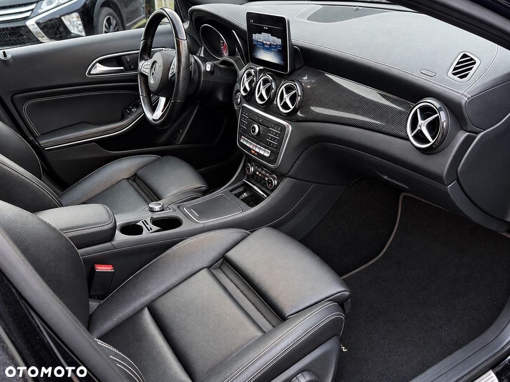 Mercedes-Benz GLA 200 7G-DCT UrbanStyle Edition - 20