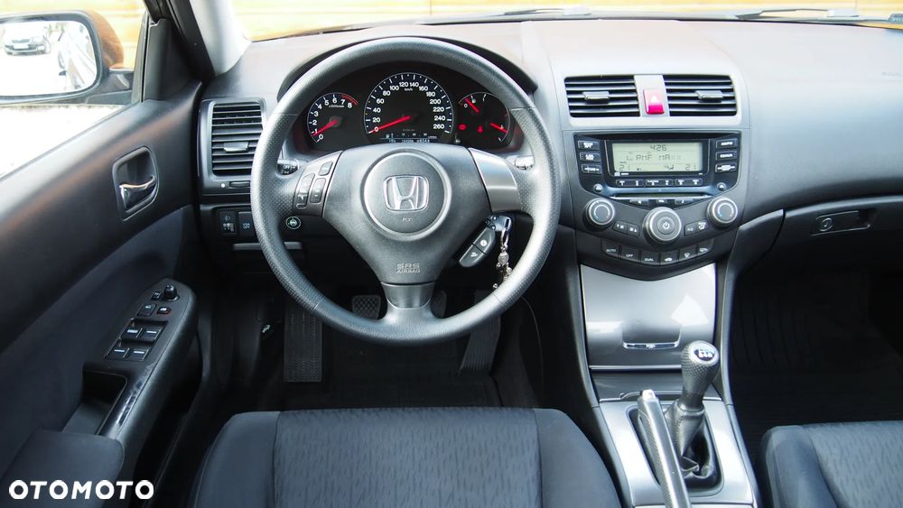 Honda Accord 2.0 Comfort - 28