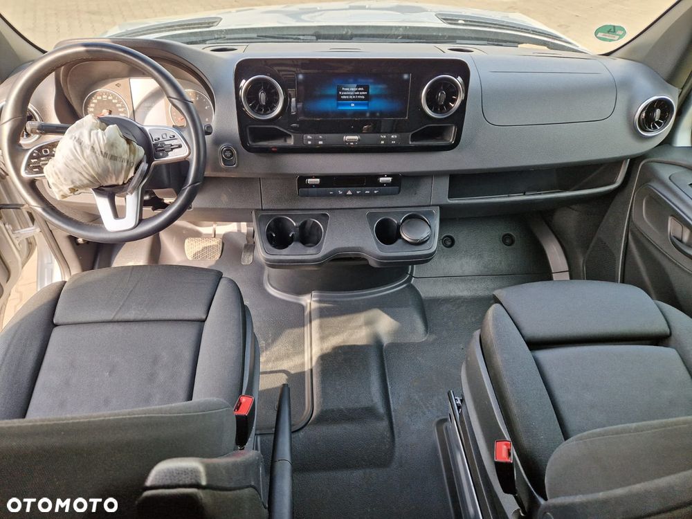 Mercedes-Benz Sprinter - 16
