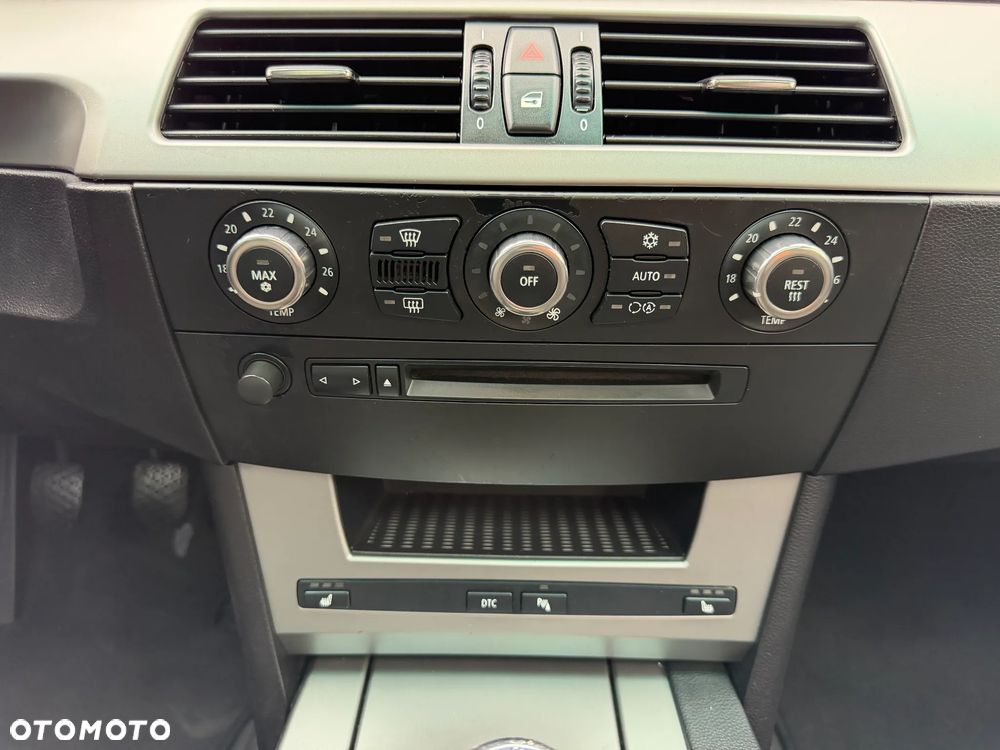 BMW Seria 5 523i - 34