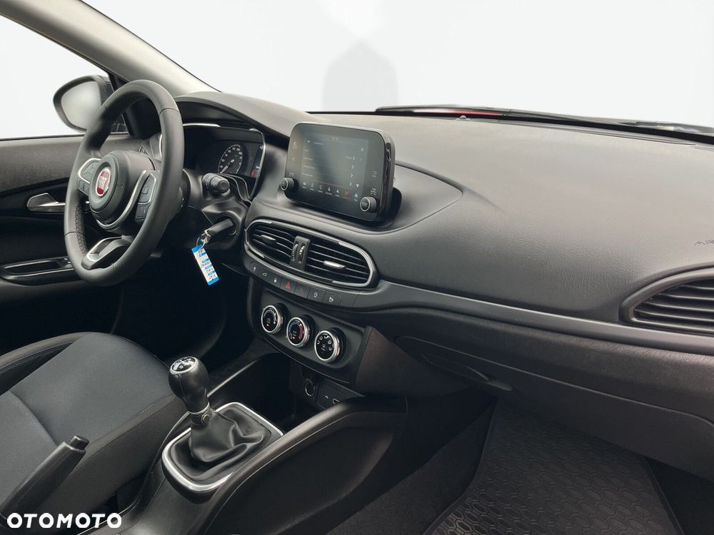 Fiat Tipo - 12