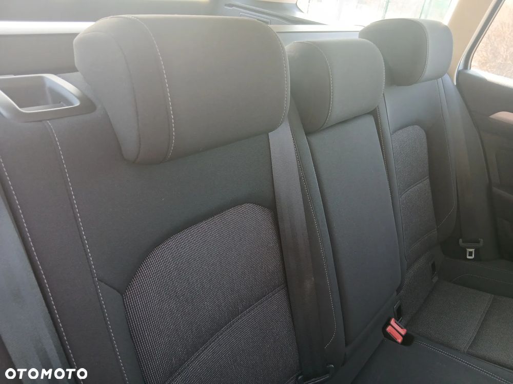 Volkswagen Passat 2.0 TDI SCR DSG Trendline - 22