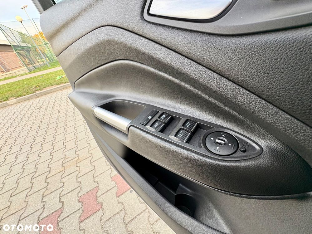 Ford Kuga - 24