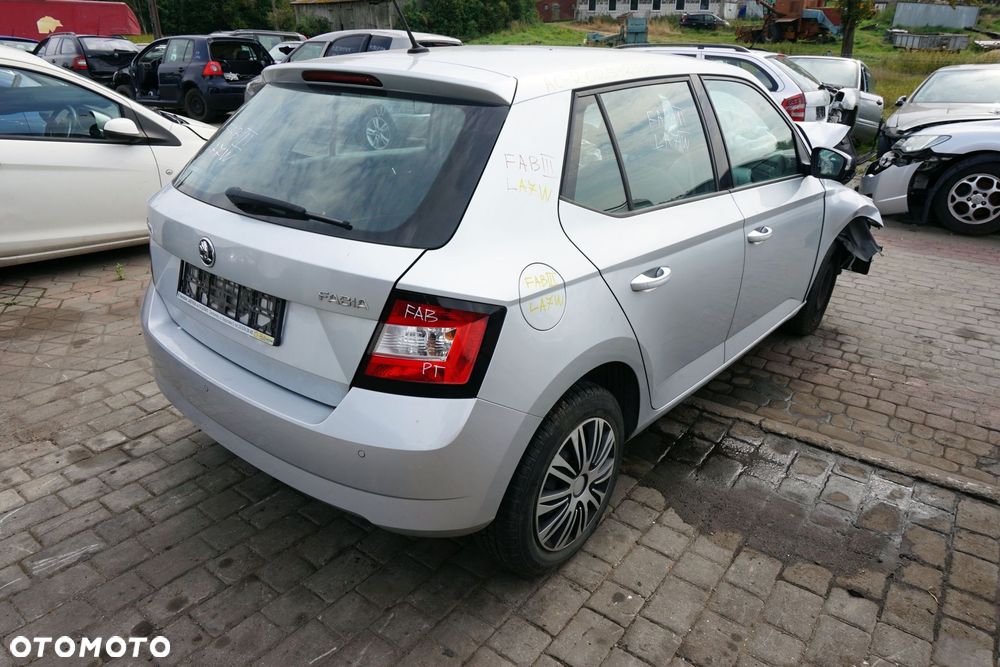 SKODA FABIA III NJ3 5D HB 2016 LA7W 1.2 TSI CJZC 90KM PED SREBRNY na części - 5