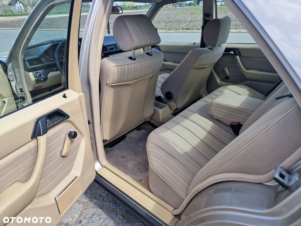 Mercedes-Benz W124 (1984-1993) - 11