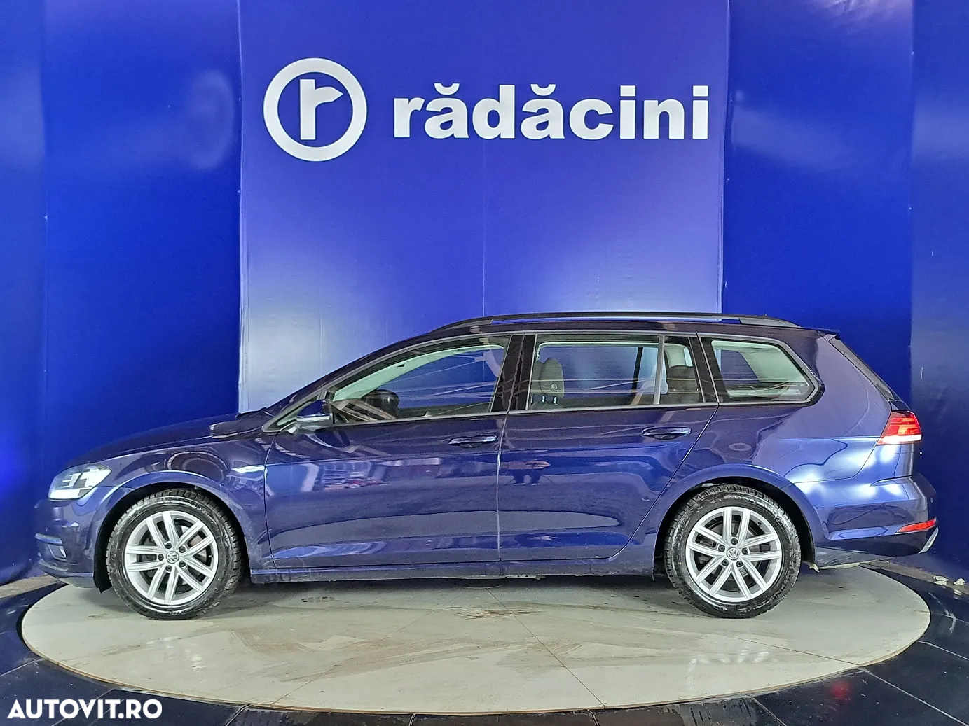Volkswagen Golf - 2