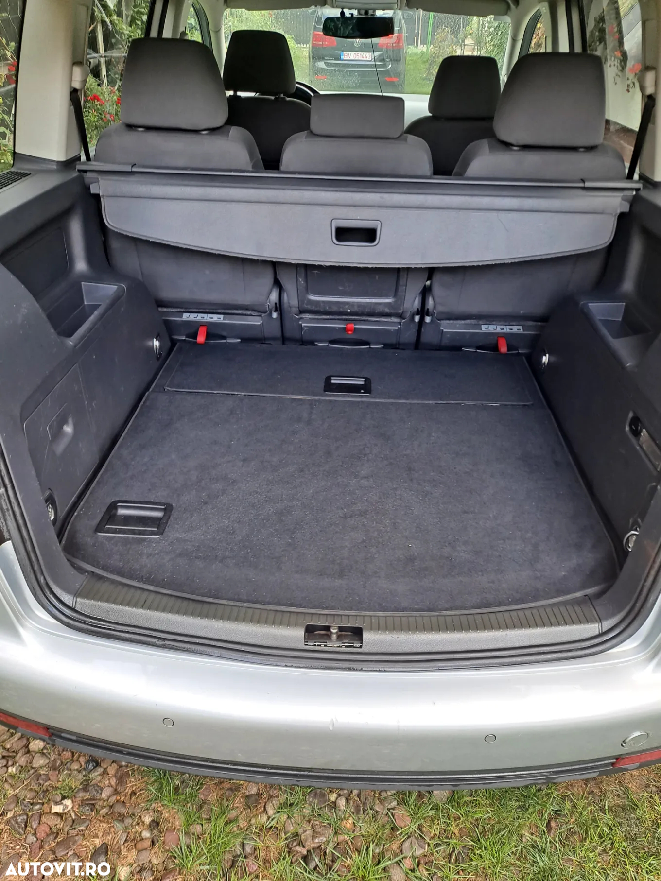 Volkswagen Touran - 8