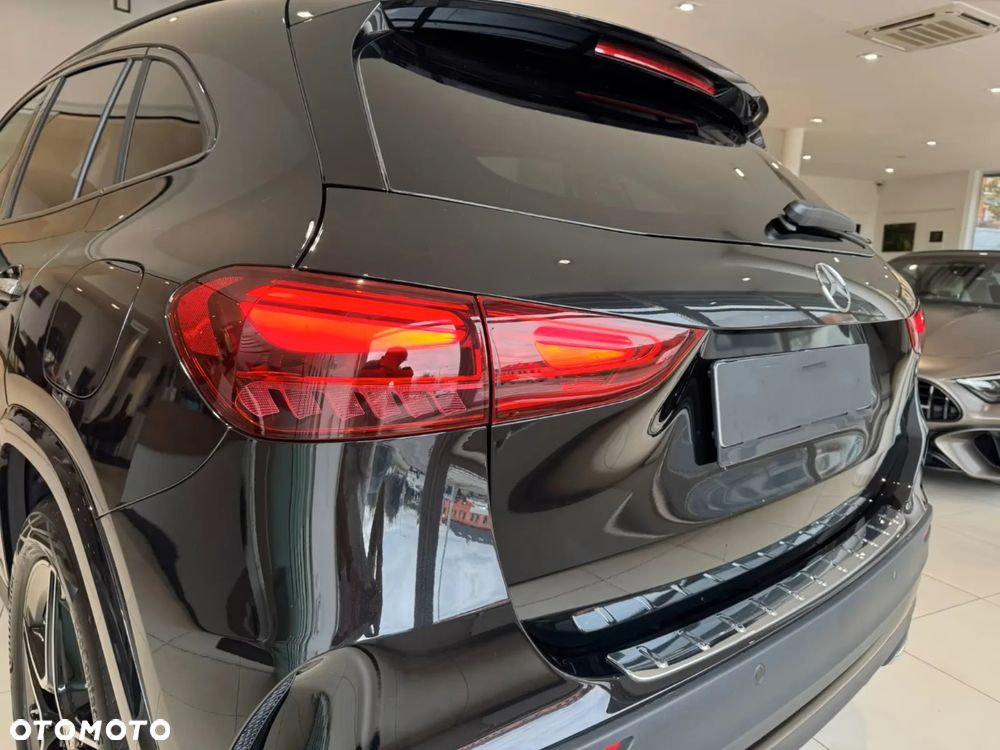 Mercedes-Benz GLA 220 mHEV 4-Matic AMG Line 8G-DCT - 6