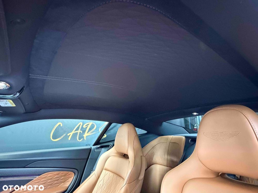 Aston Martin DB12 - 18