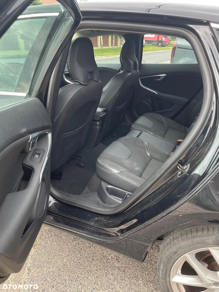 Volvo V40 D2 R-Design - 5