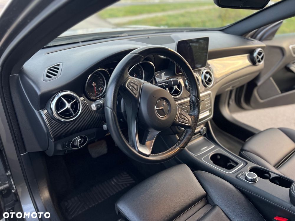 Mercedes-Benz GLA 250 7G-DCT AMG Line - 7