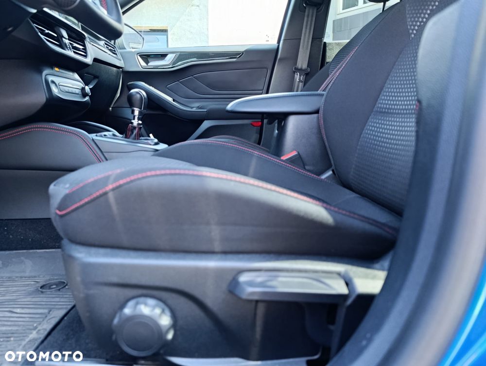 Ford Focus 1.0 EcoBoost mHEV ST-Line X - 12