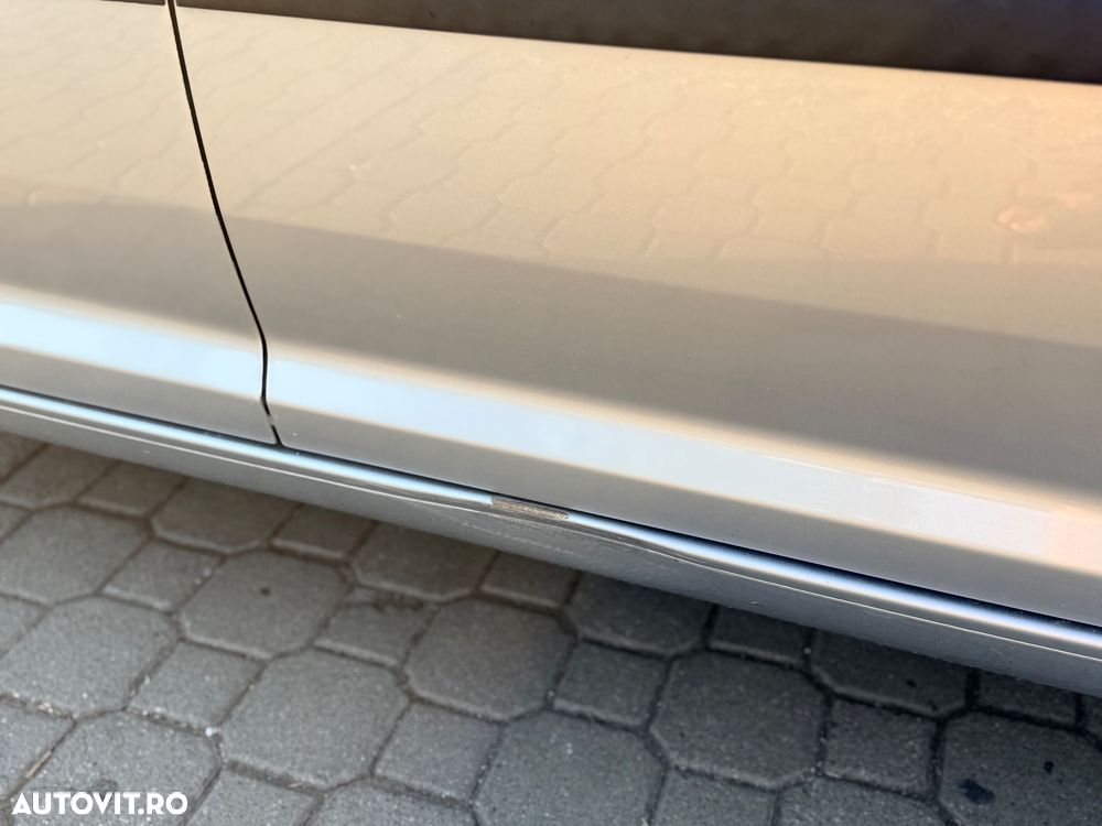 Volkswagen Touran 1.6 TDI DSG Trendline - 11