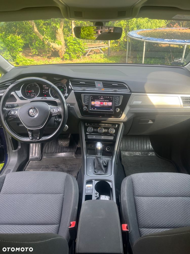 Volkswagen Touran - 10