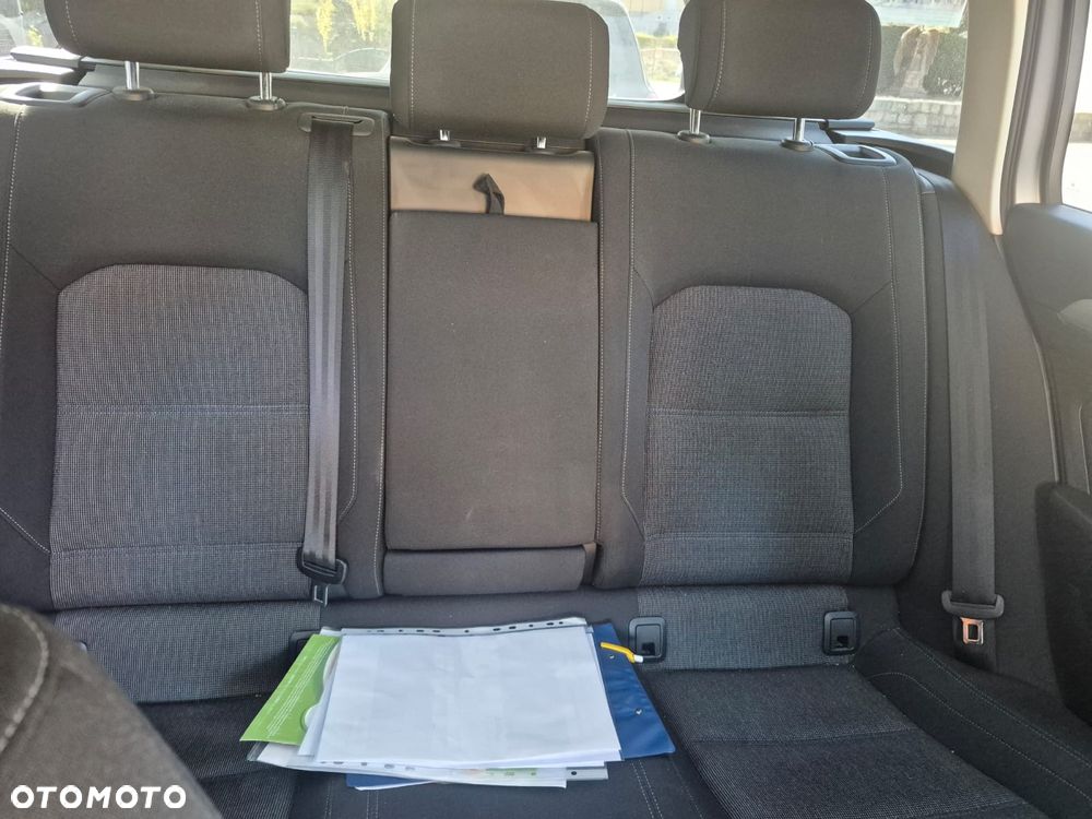 Volkswagen Passat - 12