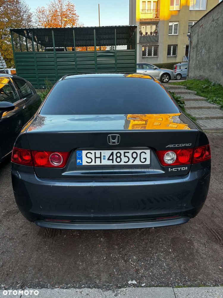 Honda Accord 2004 photo 2