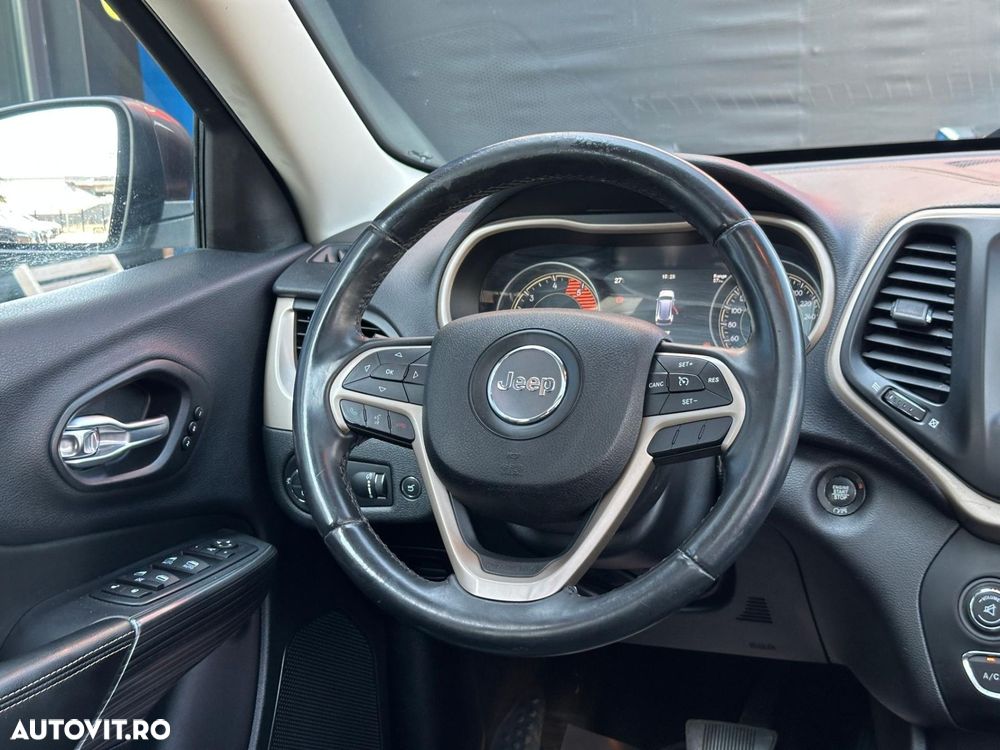 Jeep Cherokee - 10