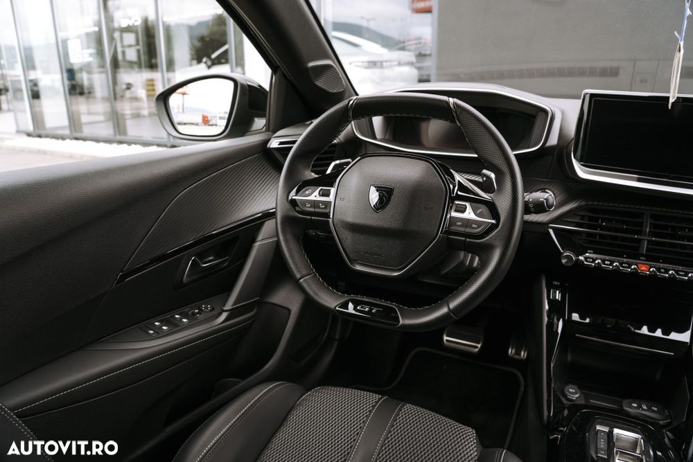 Peugeot 208 - 13