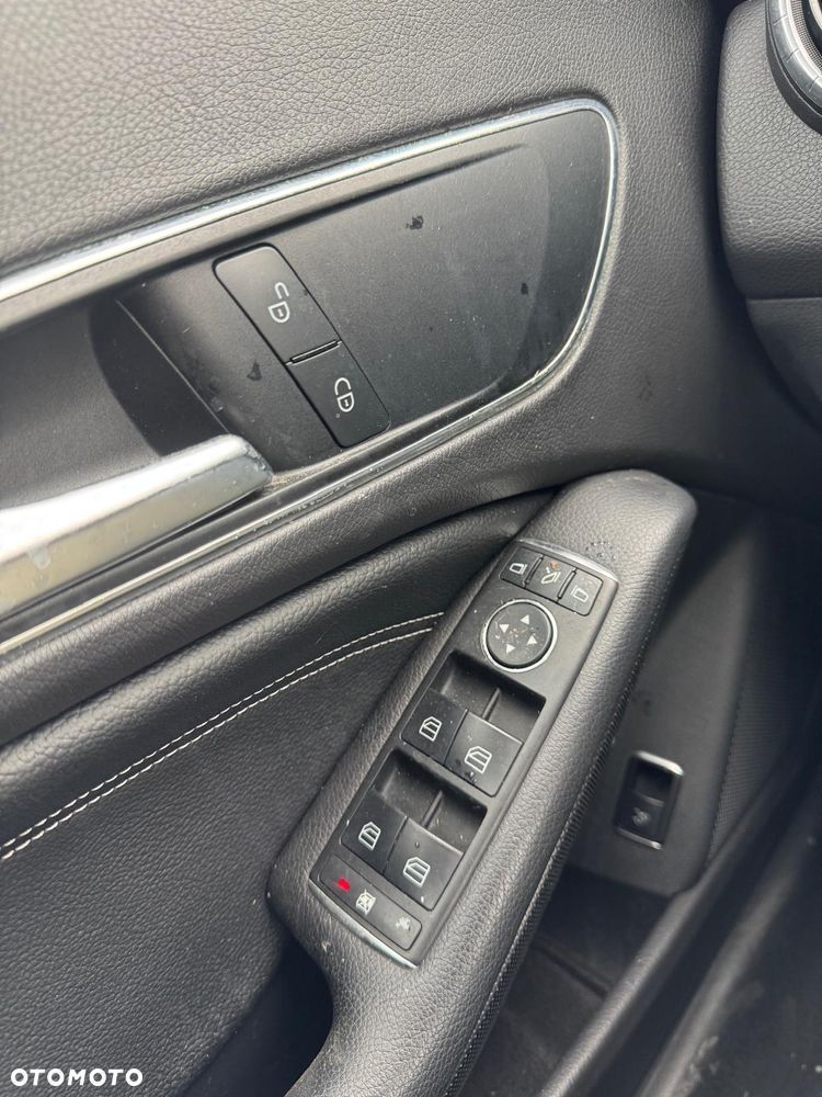 Mercedes-Benz CLA 180 AMG Line - 16