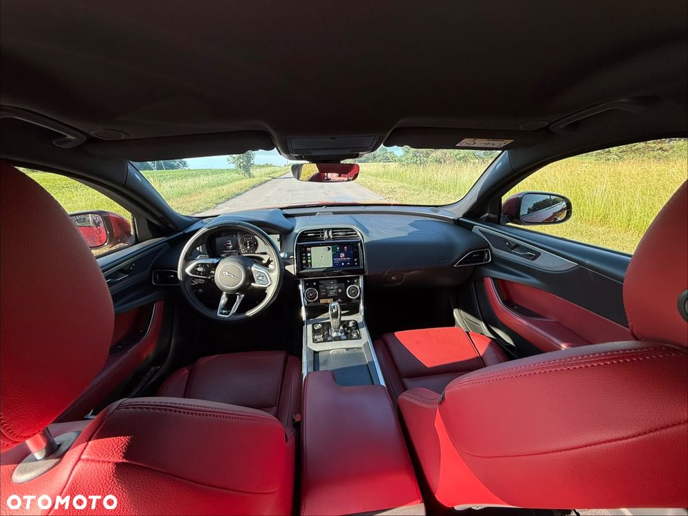 Jaguar XE - 7