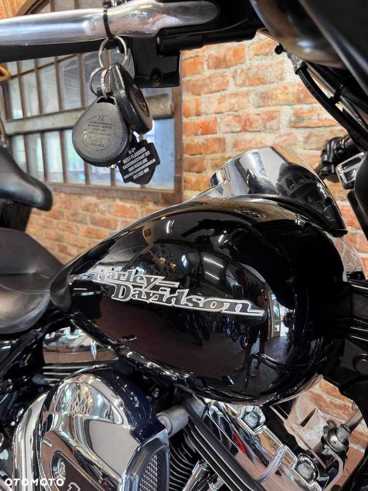 Harley-Davidson Touring Street Glide - 15