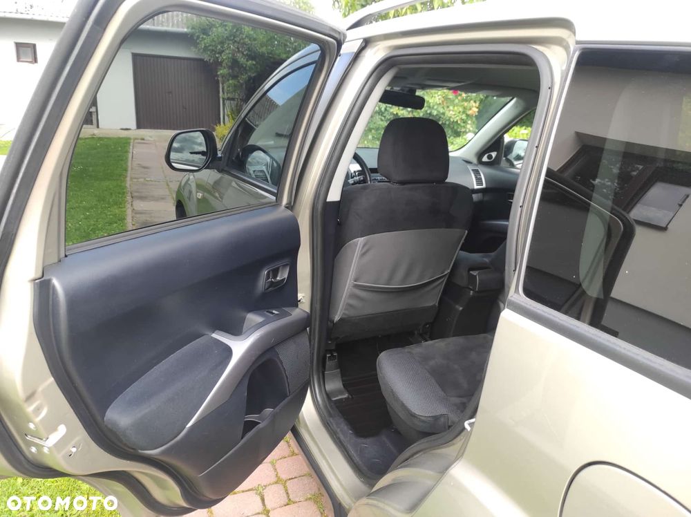 Mitsubishi Outlander 2.2 DID Intense + - 13