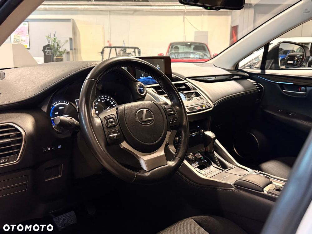 Lexus NX 300h Business Edition AWD - 8