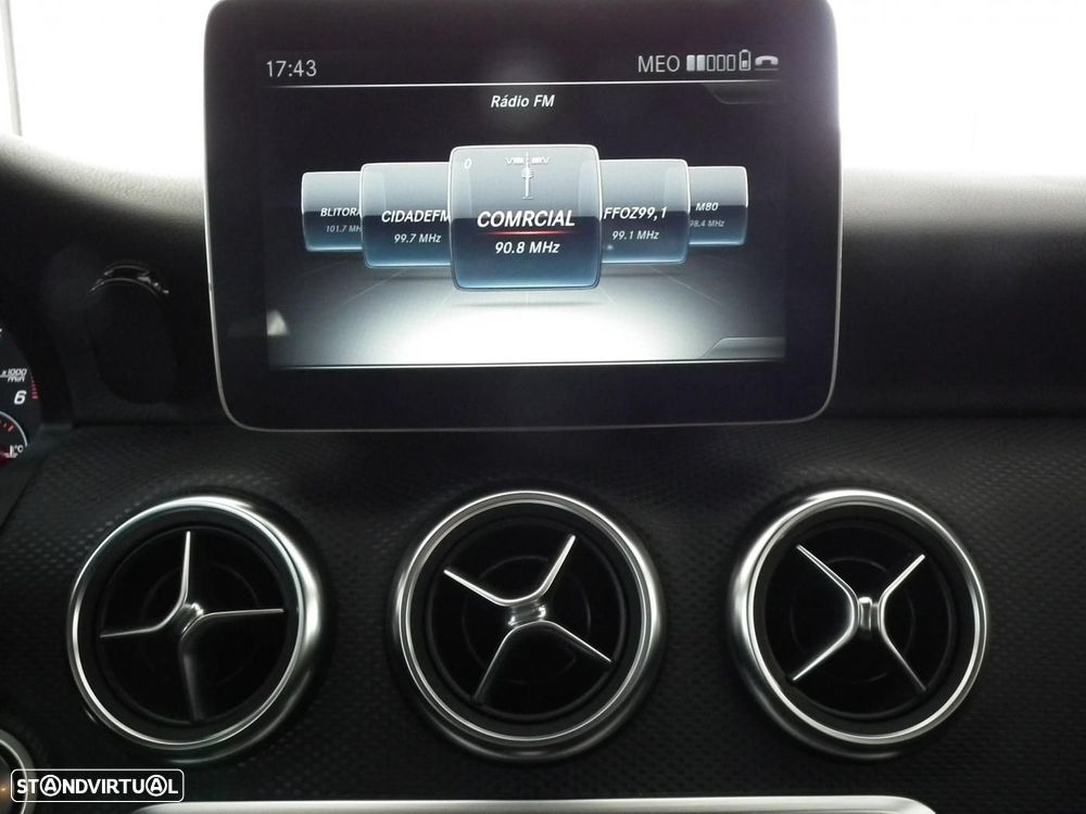 Mercedes-Benz A 180 d AMG Line - 23