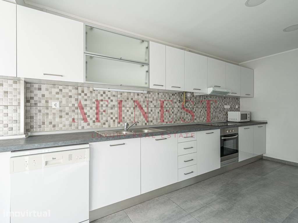 Apartamento T2 Remodelado · Parede / Perto Maristas Carcavelos · Pr... - Grande imagem: 2/17