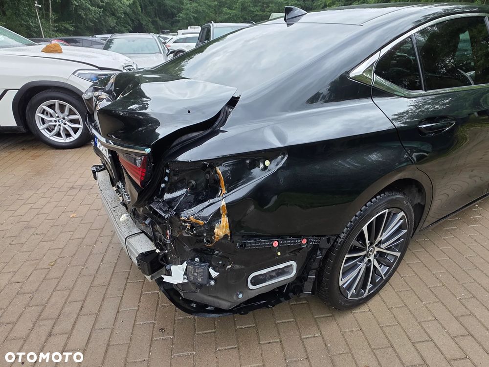 Lexus ES 300h Business Edition - 7