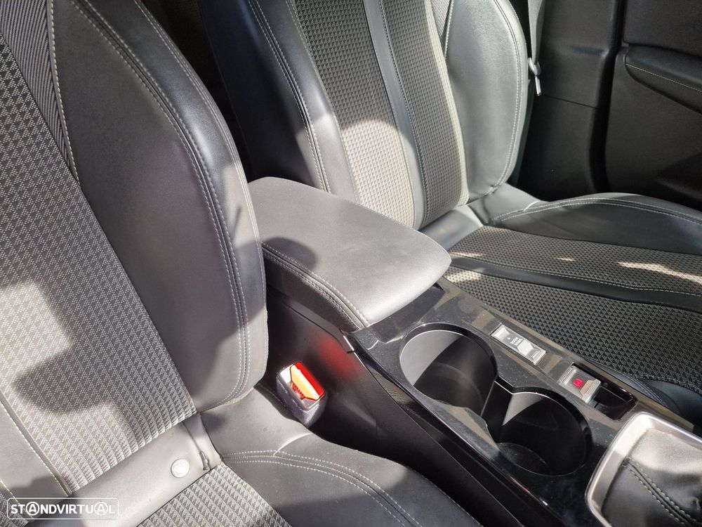 Peugeot 2008 1.2 PureTech GT - 23