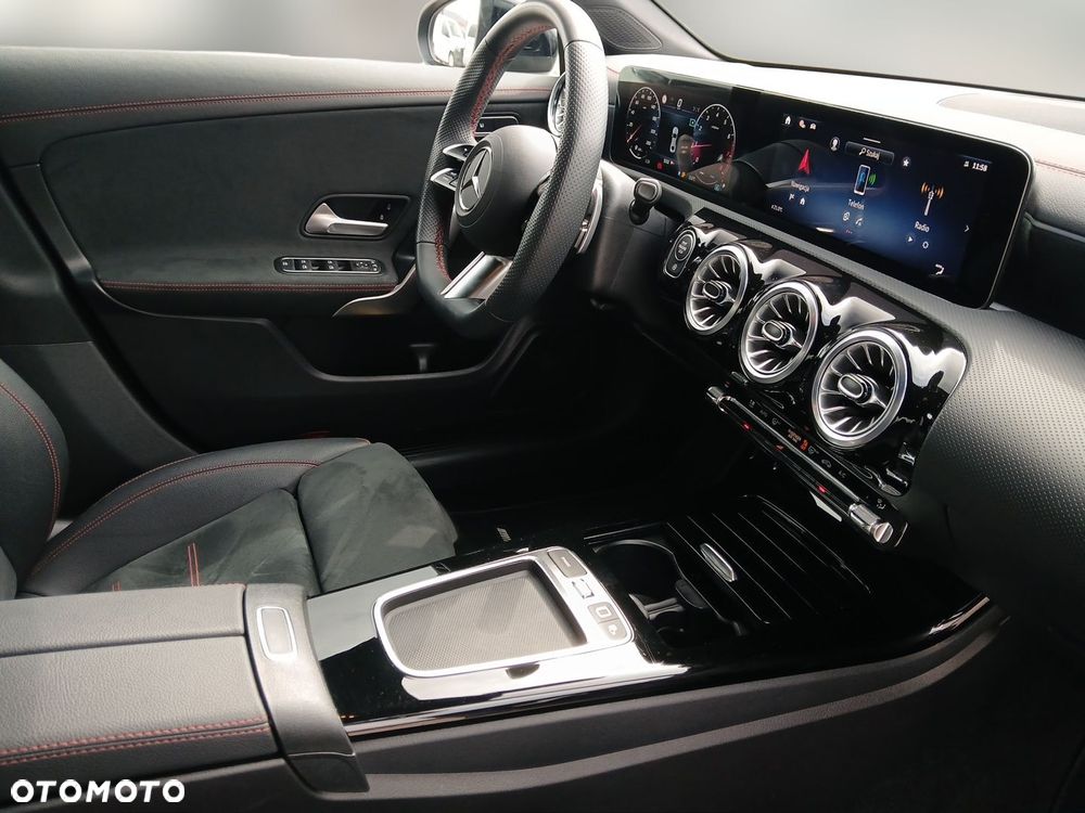 Mercedes-Benz CLA 180 mHEV AMG Line 7G-DCT - 12