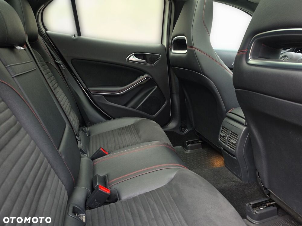 Mercedes-Benz GLA 220 4-Matic - 25