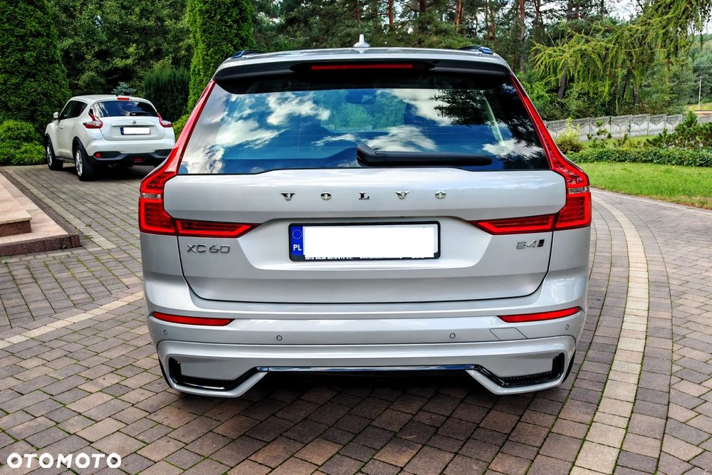 Volvo XC 60 B4 D AWD Plus Dark - 4