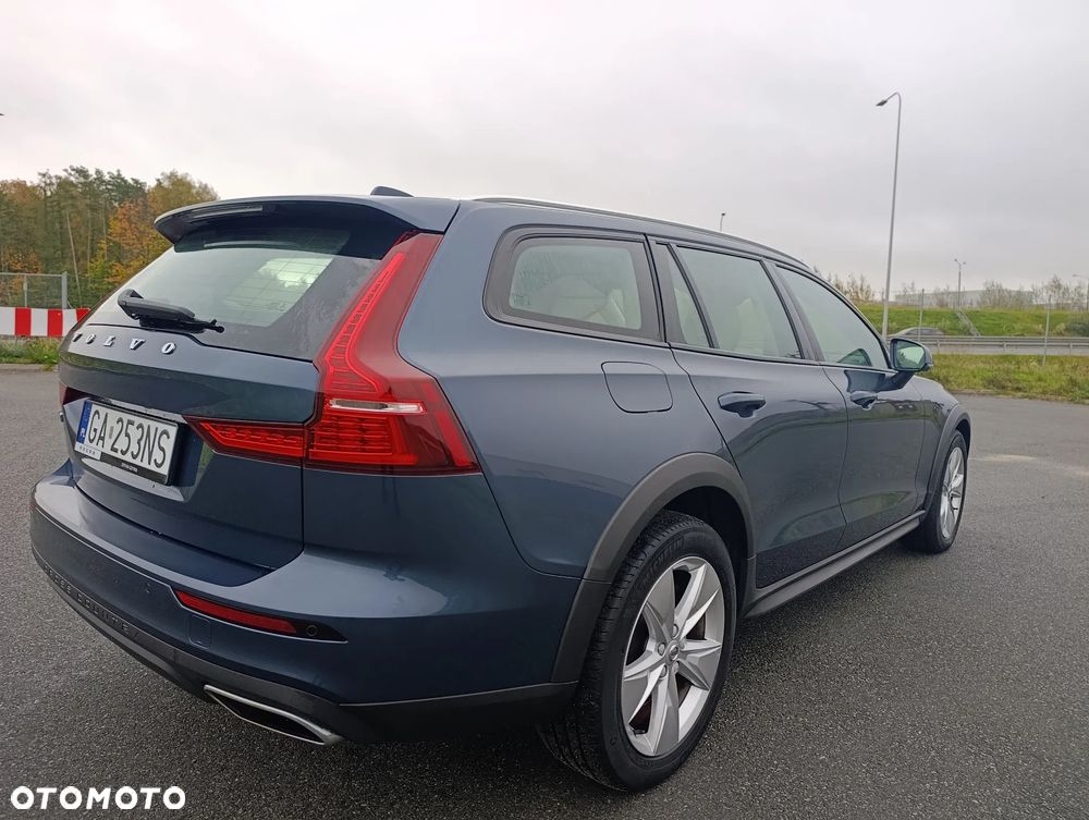 Volvo V60 Cross Country - 6