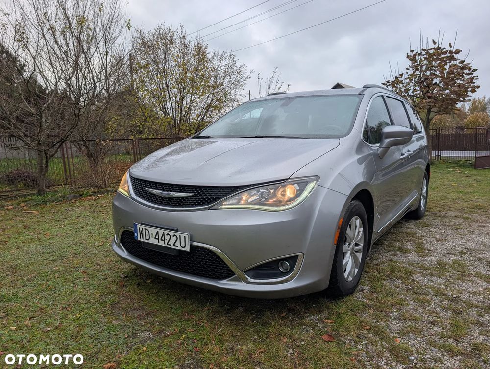 Chrysler Pacifica - 4