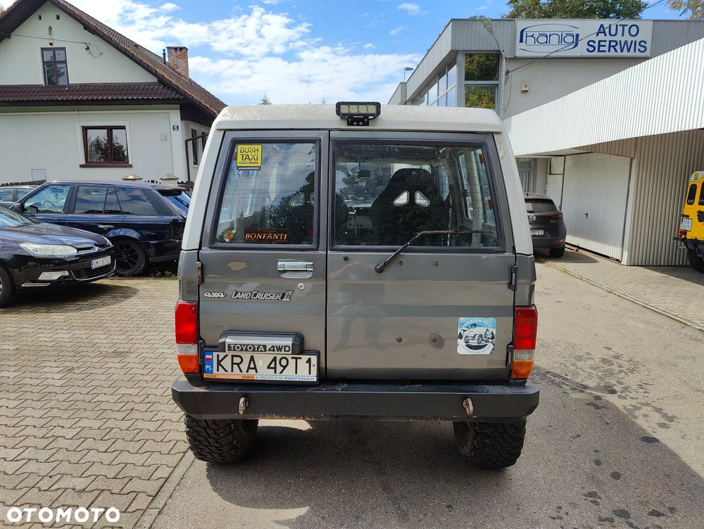Toyota Land Cruiser - 7