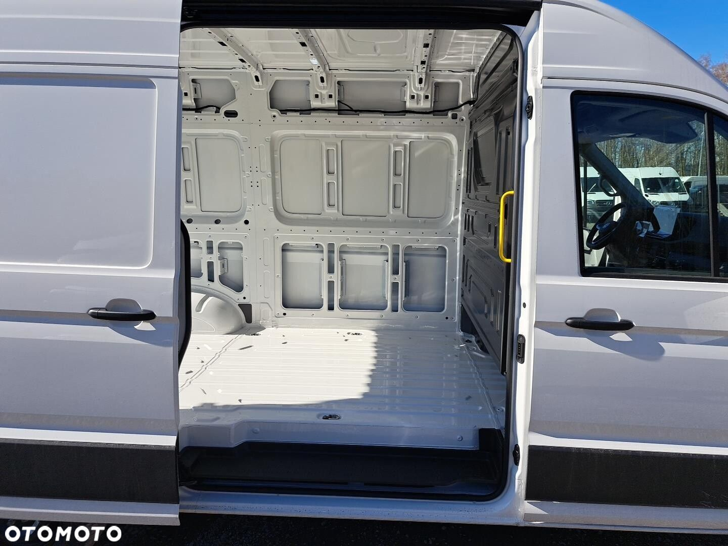 Volkswagen Crafter 35 Furgon z wysokim dachem silnik: 2,0 l EU6 SCR 177 KM / skrzynia biegów: 4MOTION automatyczna 8-biegowa rozstaw osi: 3640 mm - 16