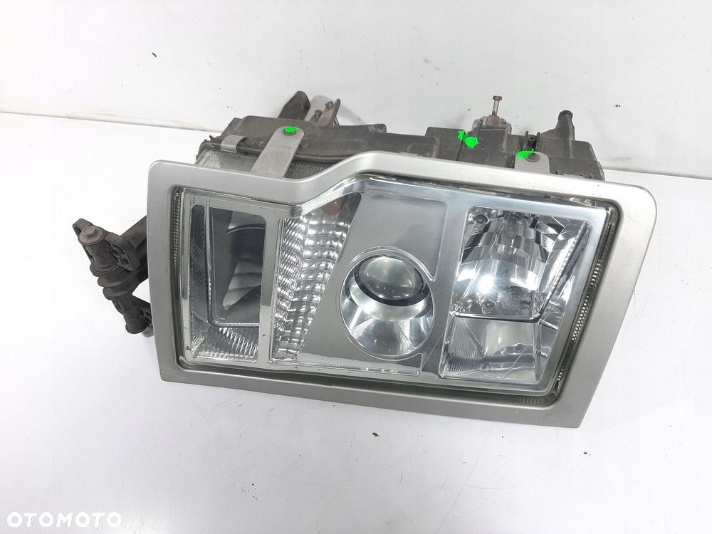 VOLVO FH520 EURO 4 07R LAMPA PRAWY PRZOD 21001668 - 5