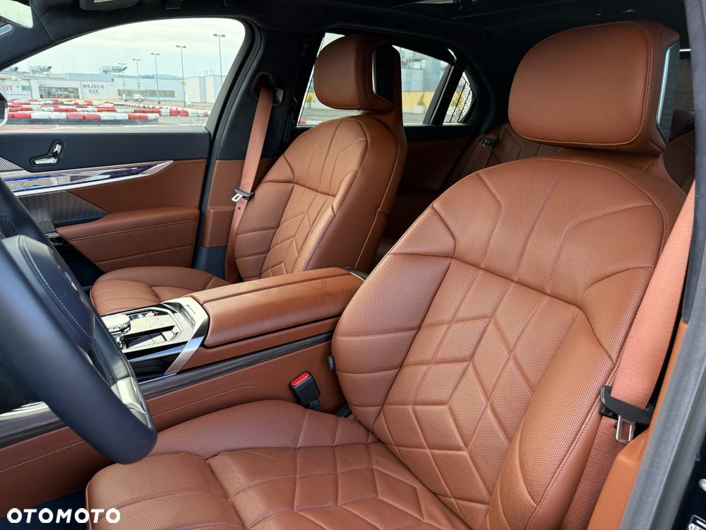 BMW i7 105.7kWh xDrive60 - 18