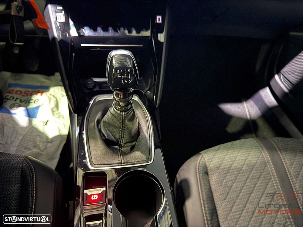 Peugeot 2008 1.2 PureTech Allure - 28