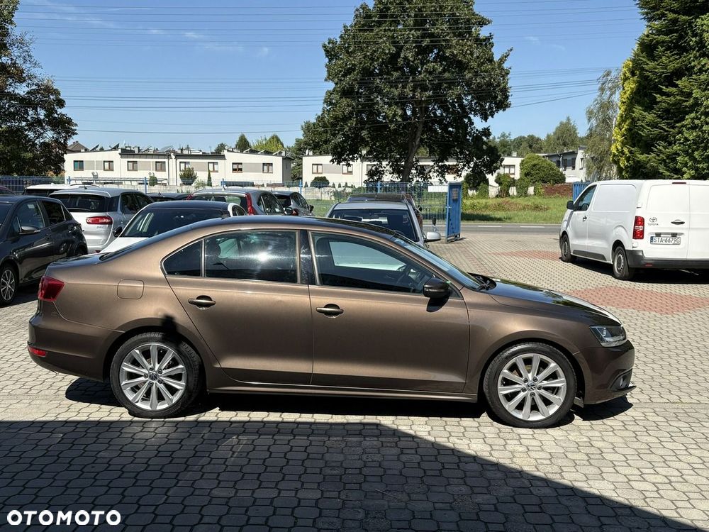 Volkswagen Jetta - 5