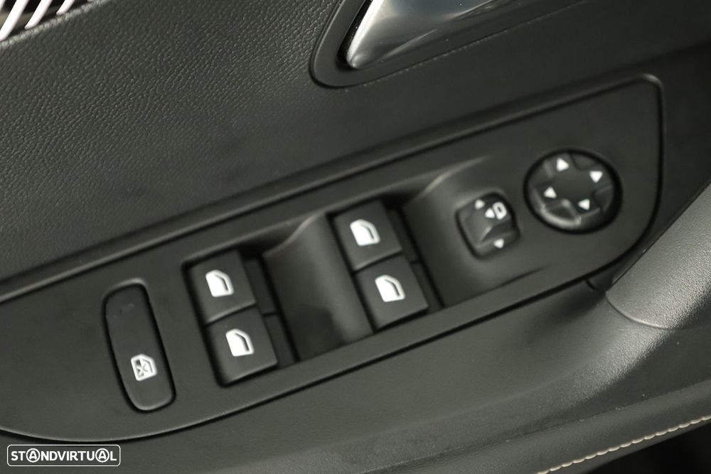 Peugeot 2008 1.2 PureTech Allure - 21